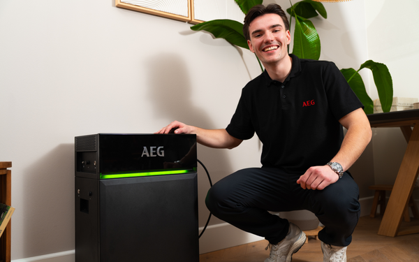 AEG SolarCube vs HomeWizard Plug-In Battery: welke kies je in België?